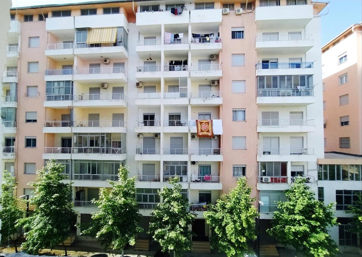 Lungomare Beach Apartments Vlorë Esterno foto