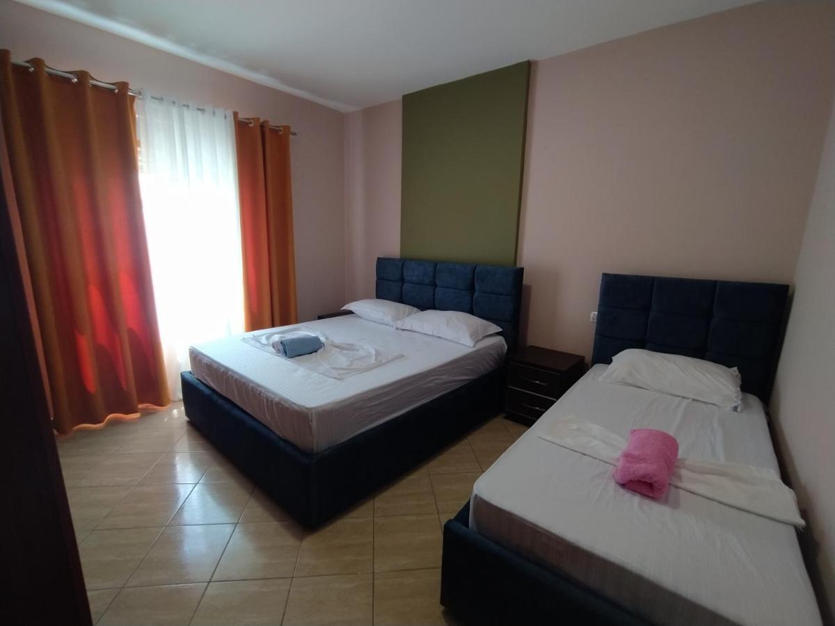 Lungomare Beach Apartments Vlorë Esterno foto