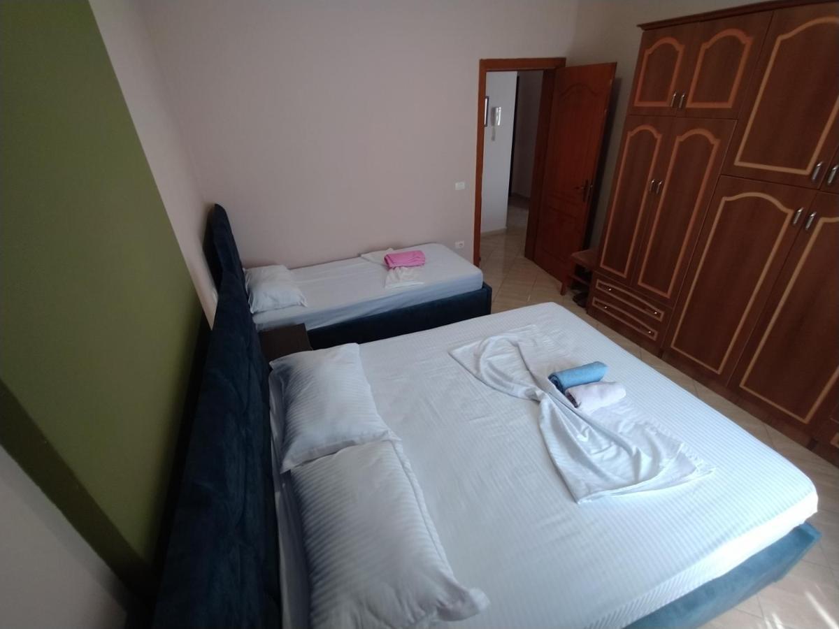 Lungomare Beach Apartments Vlorë Esterno foto