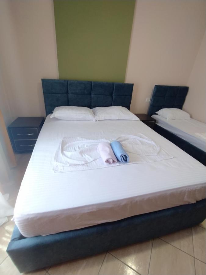 Lungomare Beach Apartments Vlorë Esterno foto