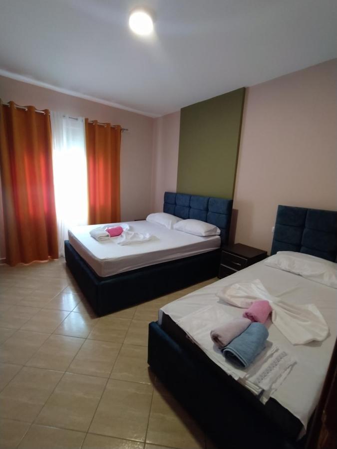 Lungomare Beach Apartments Vlorë Esterno foto