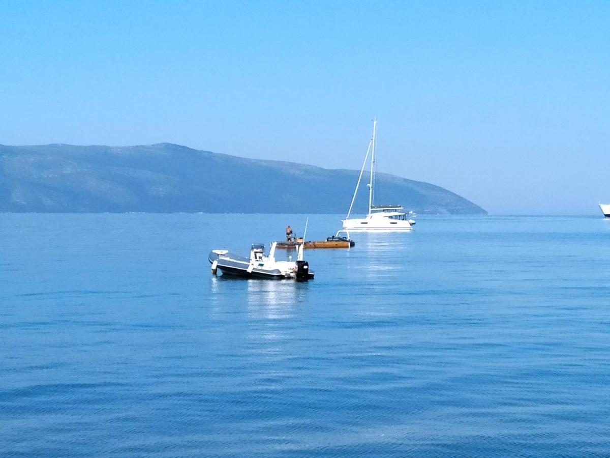 Lungomare Beach Apartments Vlorë Esterno foto