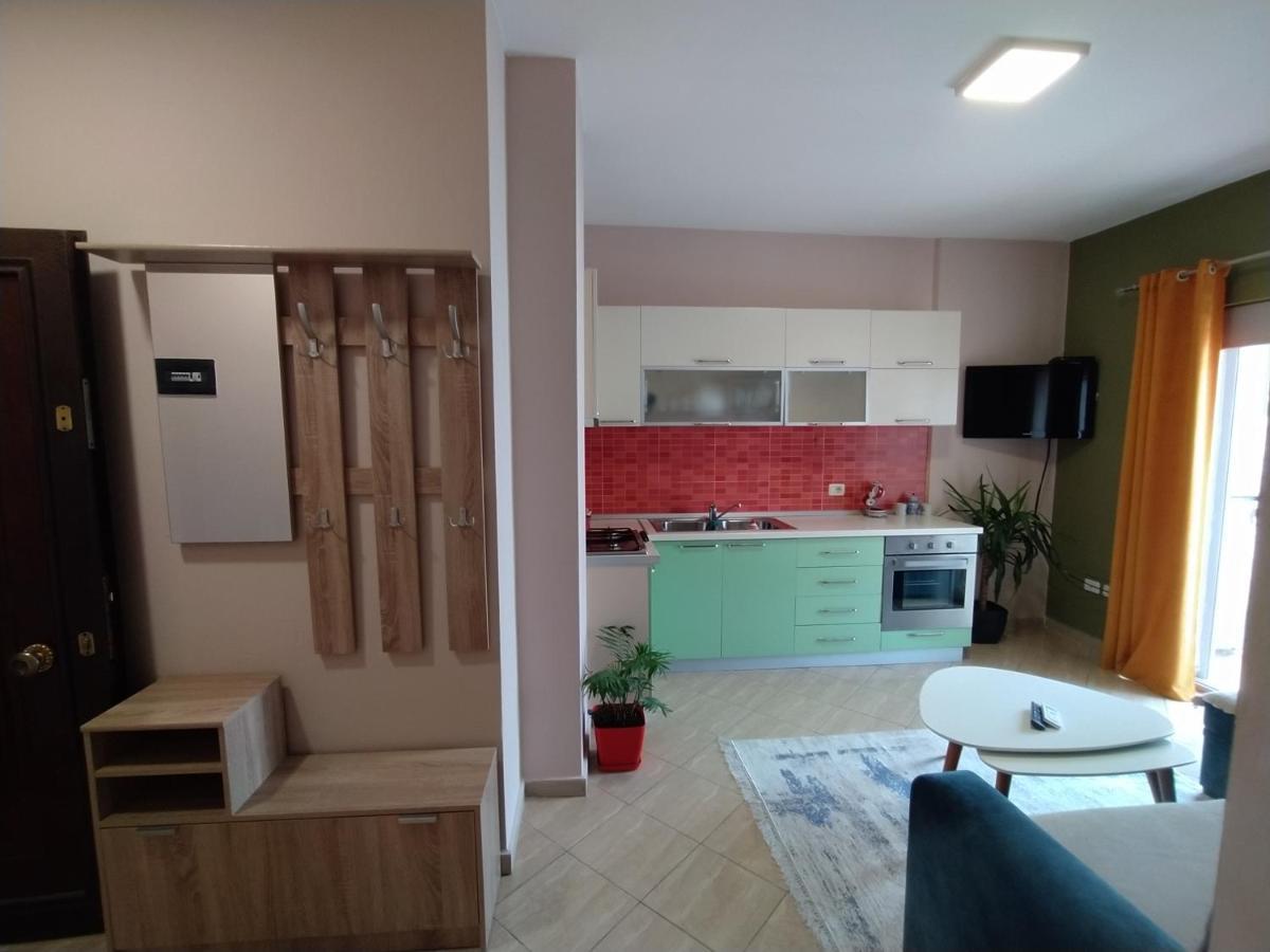 Lungomare Beach Apartments Vlorë Esterno foto